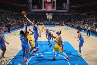 钻在激烈的 钻在激烈的